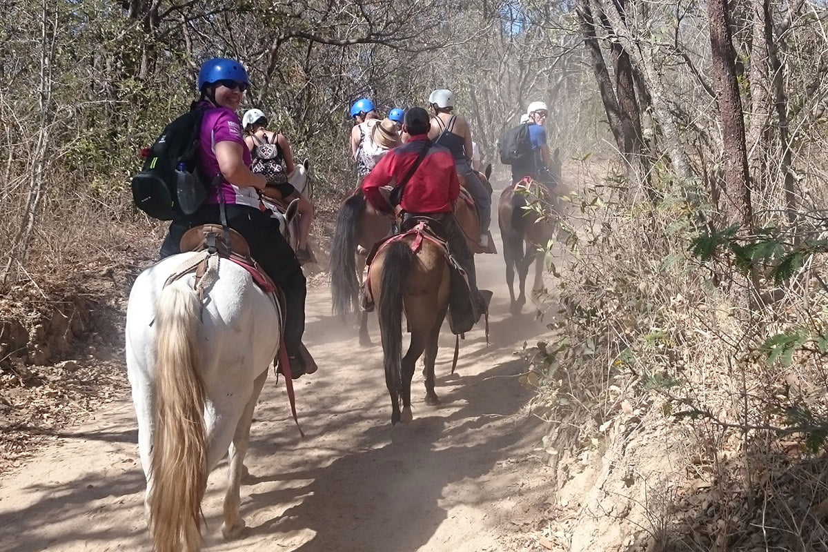 Horse-riding, Rincon de la Vieja | Snappy Travels